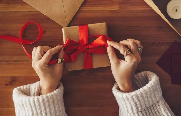 How to Wrap a Present? Step-by-step Guide